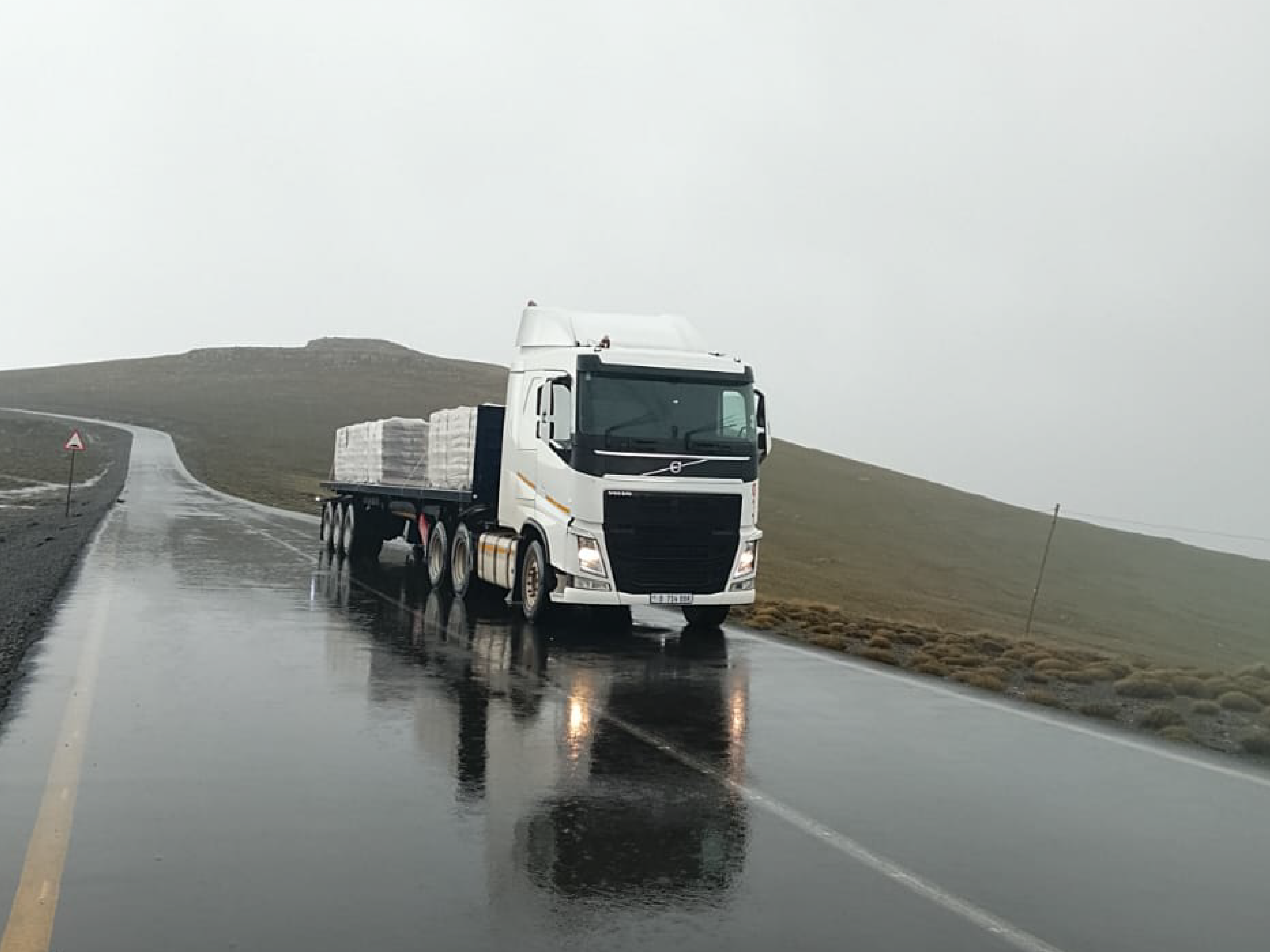 General cargo flatbed truck